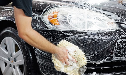 Lavado integral de coche con opción a desinfección y limpieza de tapicería en Limpísimo